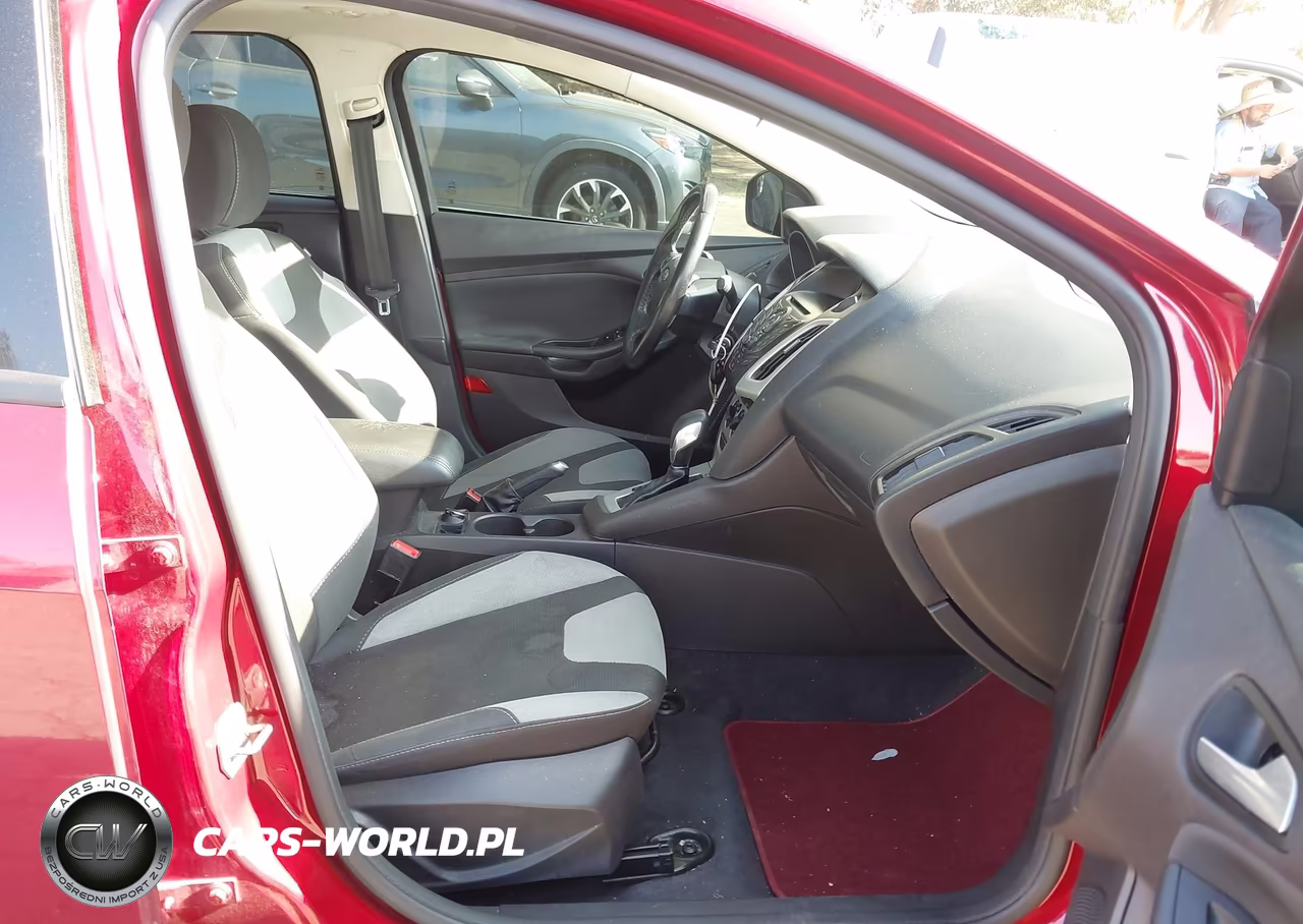 2014 Ford Focus Se VIN:1FADP3F29EL131950 - 5