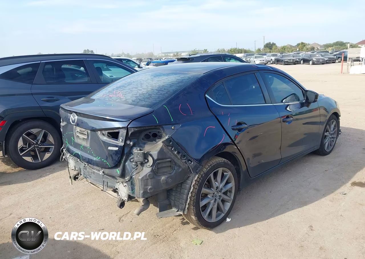 2018 Mazda Mazda3 Touring VIN:3MZBN1V30JM210547 - 4
