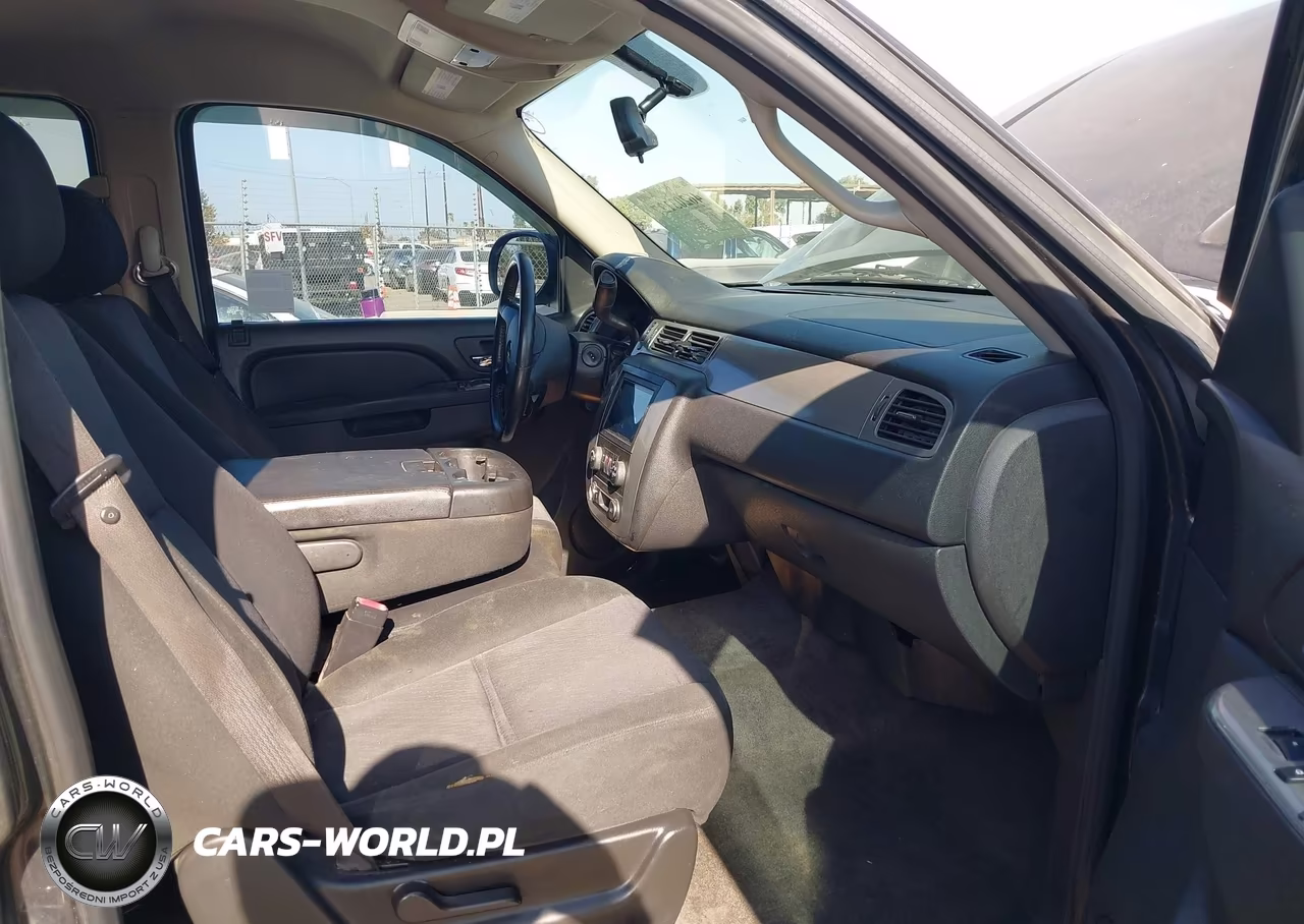 2010 Chevrolet Tahoe Ls VIN:1GNUKAE03AR240349 - 5