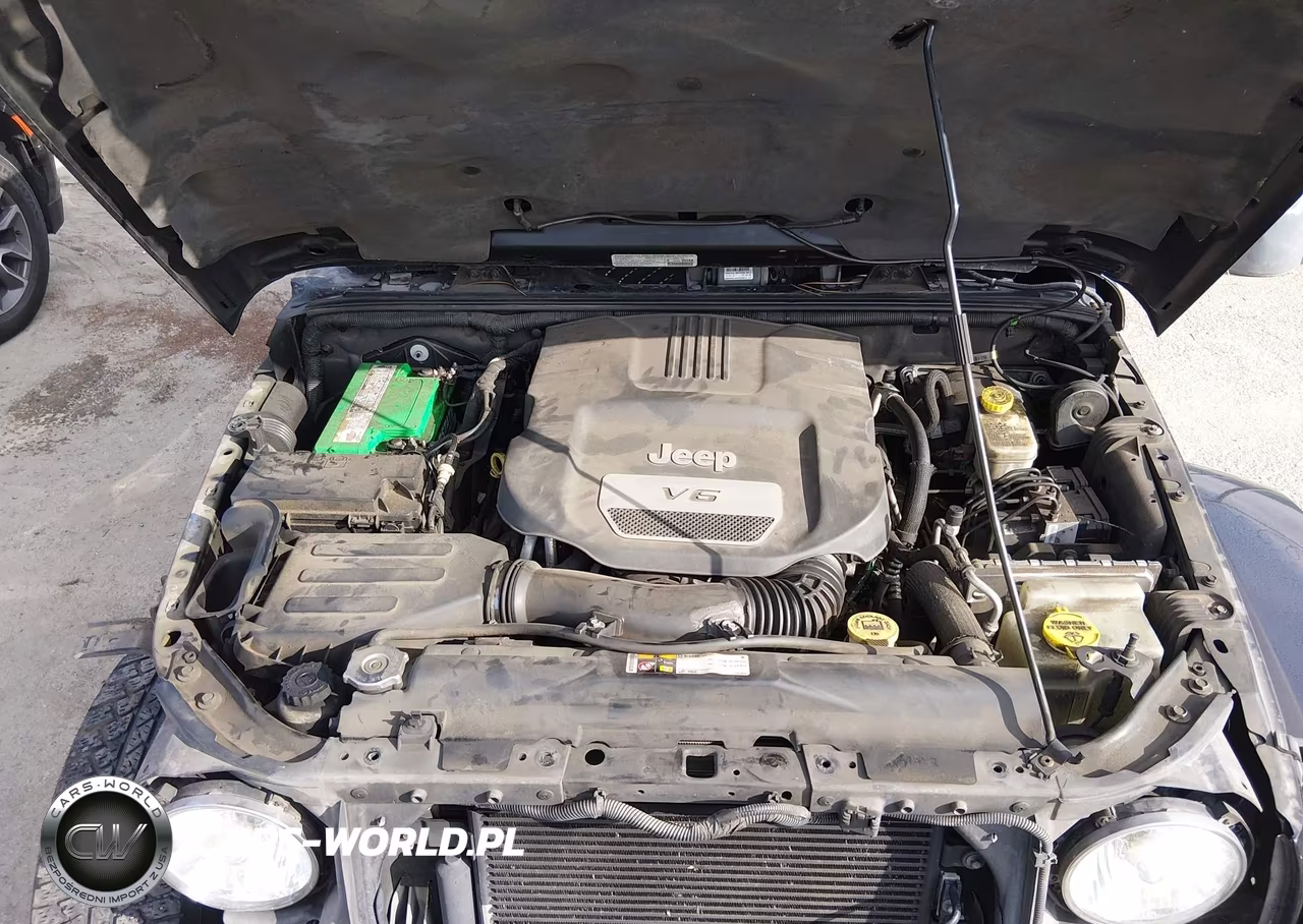 2013 Jeep Wrangler Unlimited Sahara VIN:1C4HJWEG9DL592687 - 10