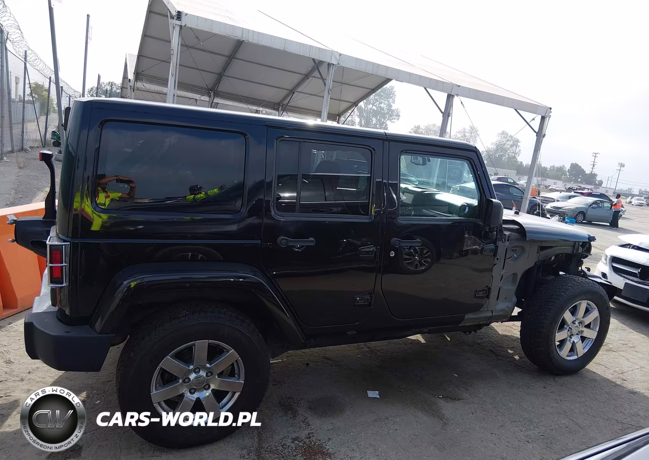 2013 Jeep Wrangler Unlimited Sahara VIN:1C4HJWEG9DL592687 - 14