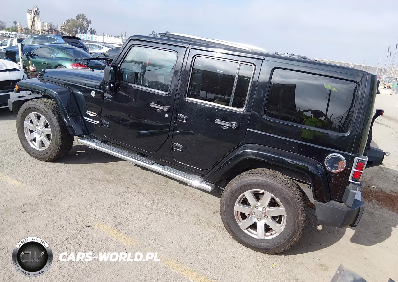 2013 Jeep Wrangler Unlimited Sahara VIN:1C4HJWEG9DL592687 - 3