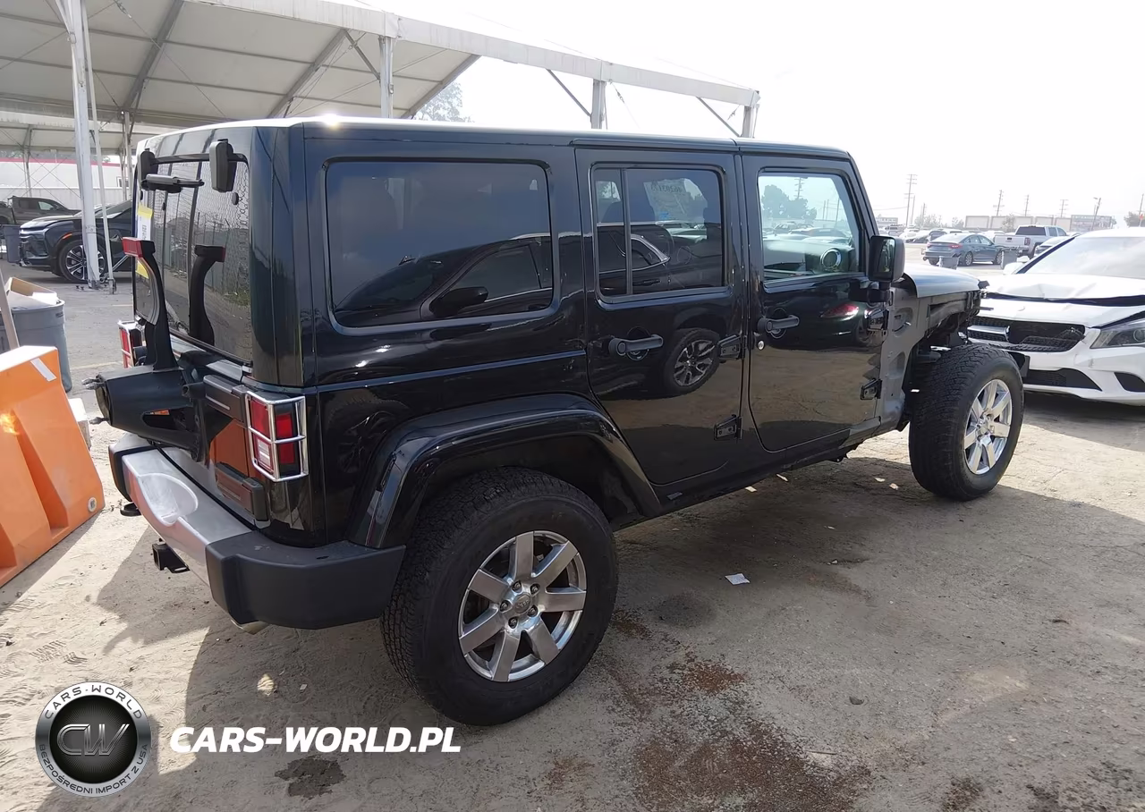 2013 Jeep Wrangler Unlimited Sahara VIN:1C4HJWEG9DL592687 - 4
