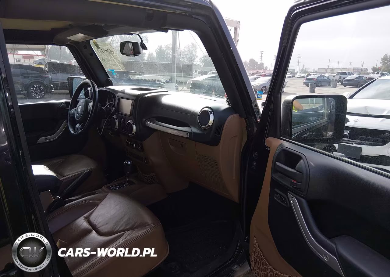 2013 Jeep Wrangler Unlimited Sahara VIN:1C4HJWEG9DL592687 - 5