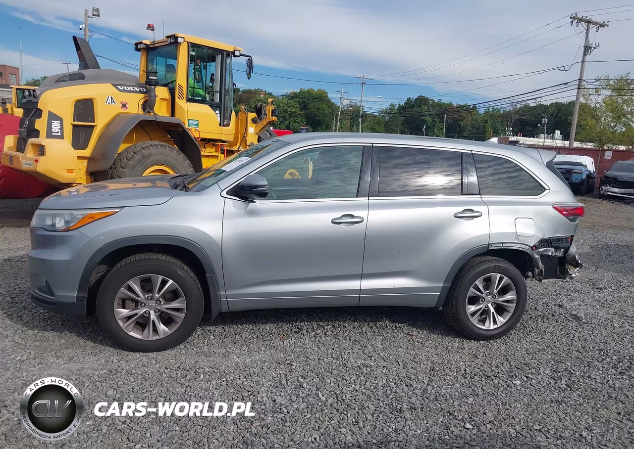 2015 Toyota Highlander Le Plus V6 VIN:5TDBKRFH1FS173486 - 14