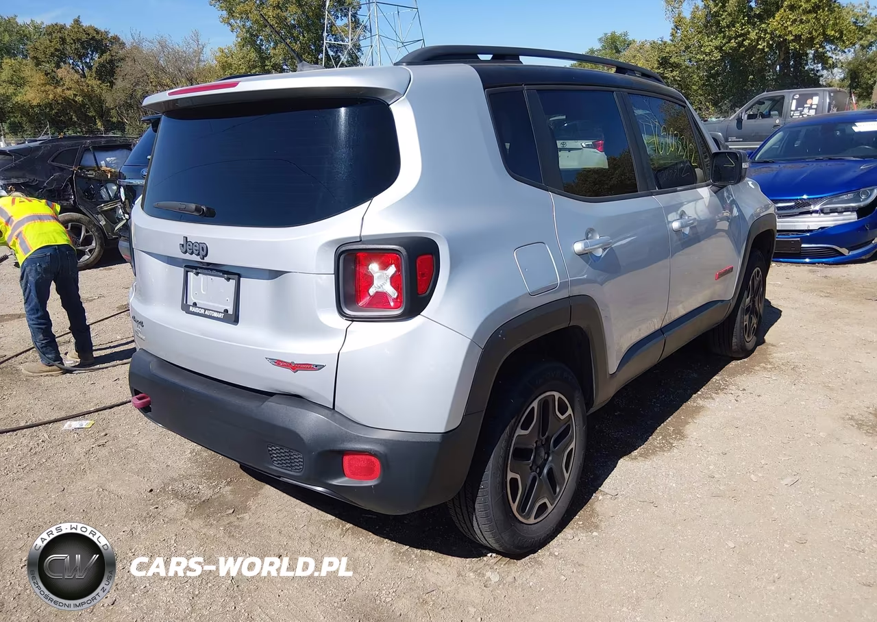 2017 Jeep Renegade Trailhawk 4X4 VIN:ZACCJBCB5HPF25841 - 4