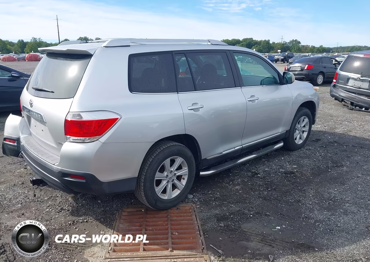 2013 Toyota Highlander Base V6 VIN:5TDBK3EH7DS252009 - 4
