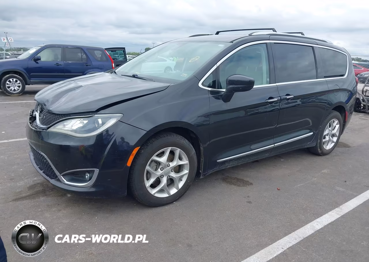 2017 Chrysler Pacifica Touring-L Plus