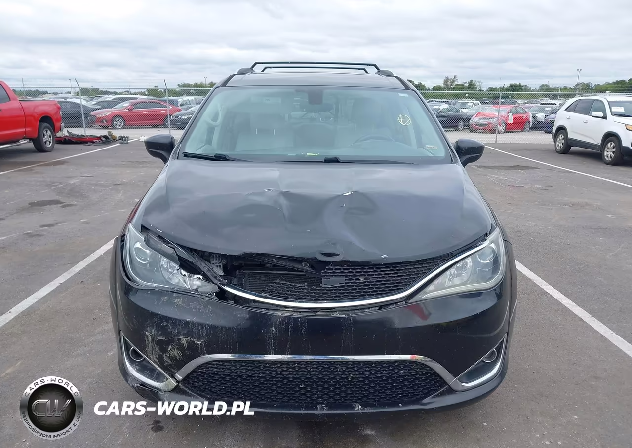 2017 Chrysler Pacifica Touring-L Plus VIN:2C4RC1EG2HR542843 - 11