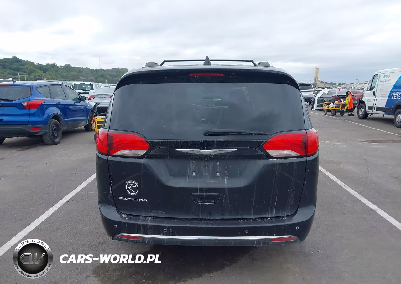 2017 Chrysler Pacifica Touring-L Plus VIN:2C4RC1EG2HR542843 - 14
