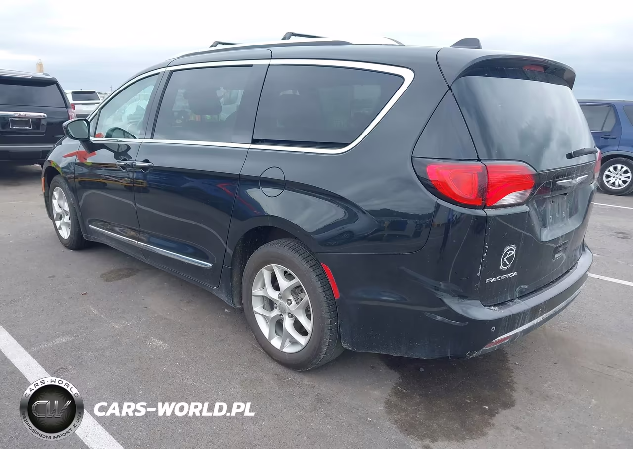 2017 Chrysler Pacifica Touring-L Plus VIN:2C4RC1EG2HR542843 - 2