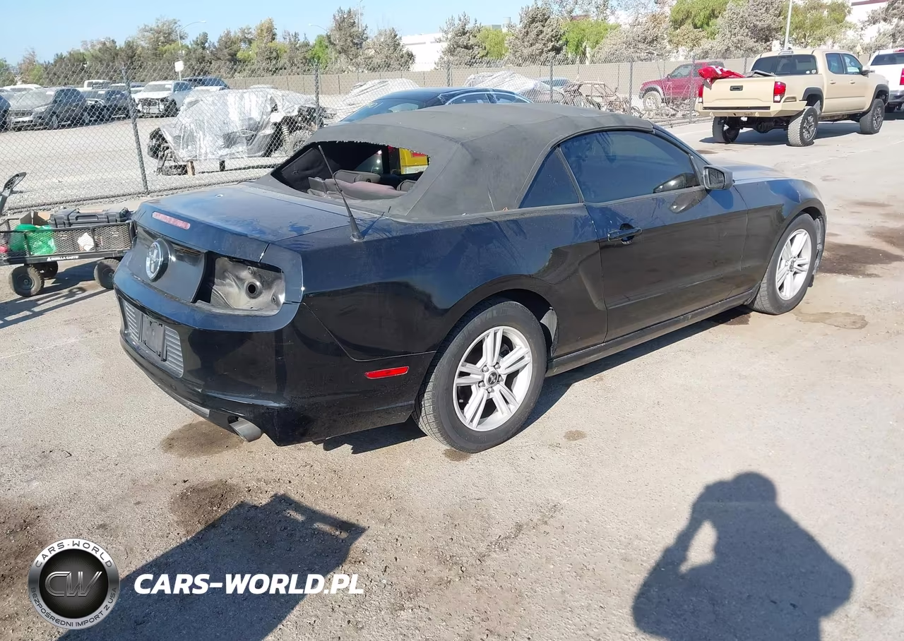 2014 Ford Mustang V6 VIN:1ZVBP8EM4E5267017 - 4
