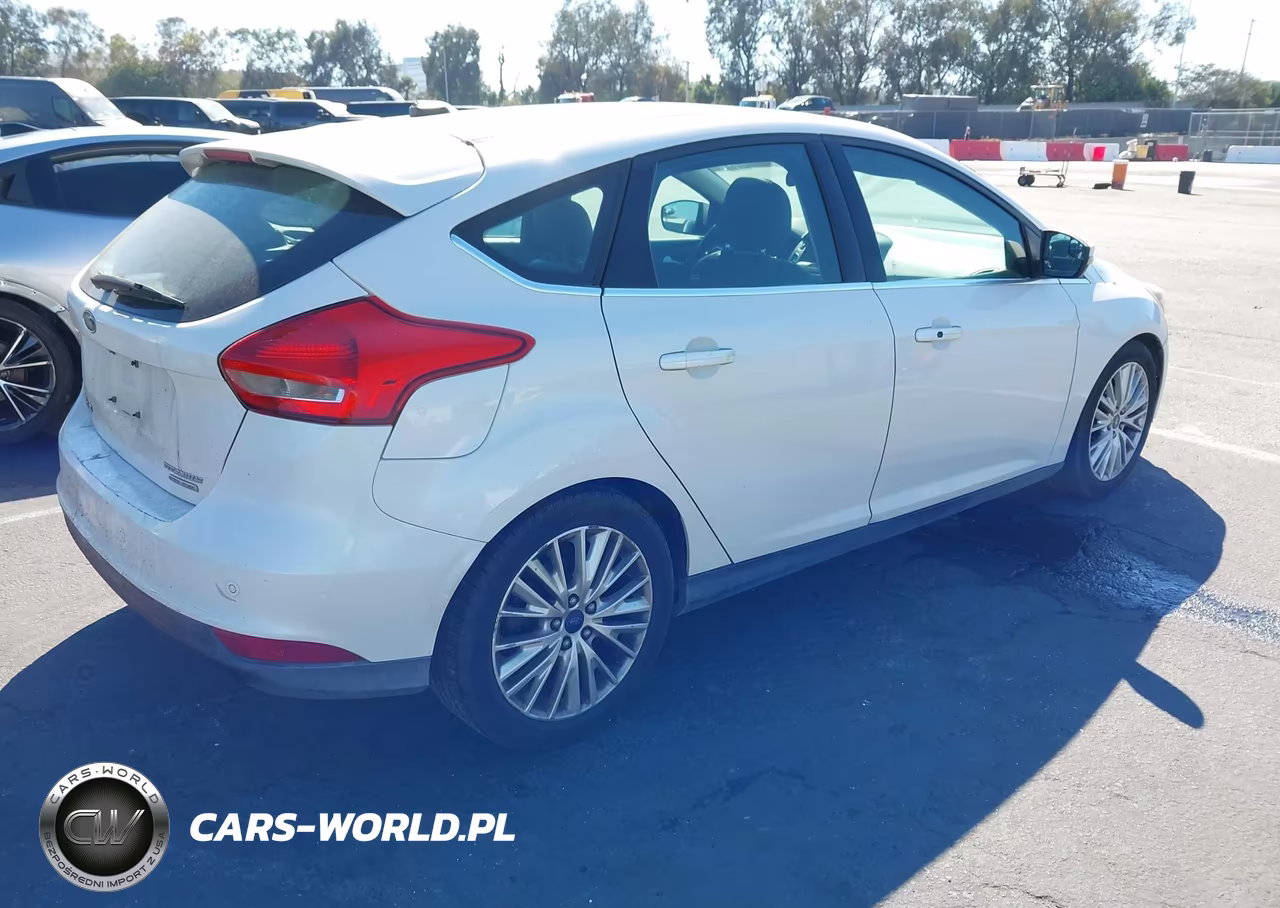 2016 Ford Focus Titanium VIN:1FADP3N21GL201168 - 4
