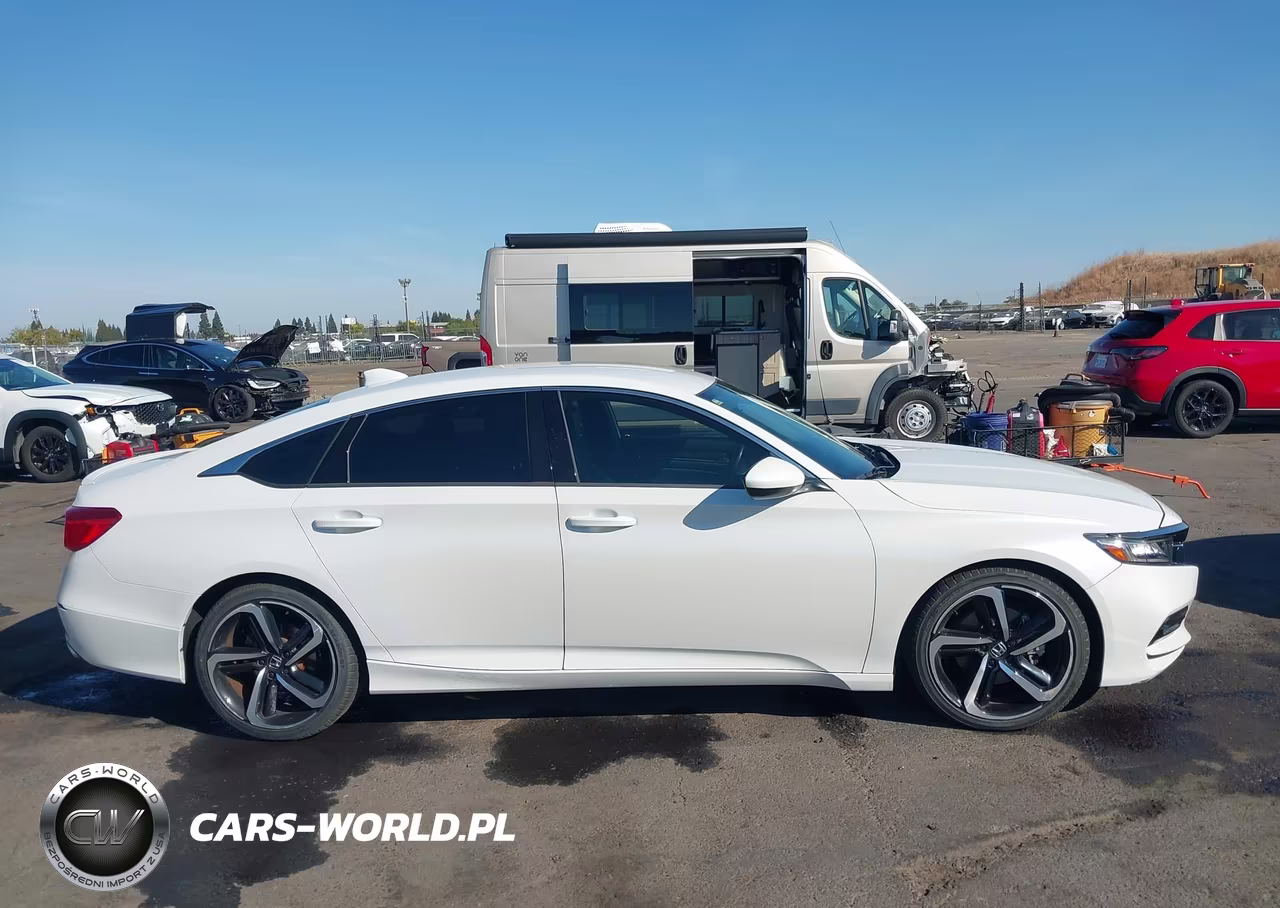 2018 Honda Accord Sport VIN:1HGCV1F32JA255882 - 13