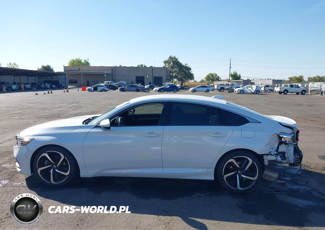 2018 Honda Accord Sport VIN:1HGCV1F32JA255882 - 14