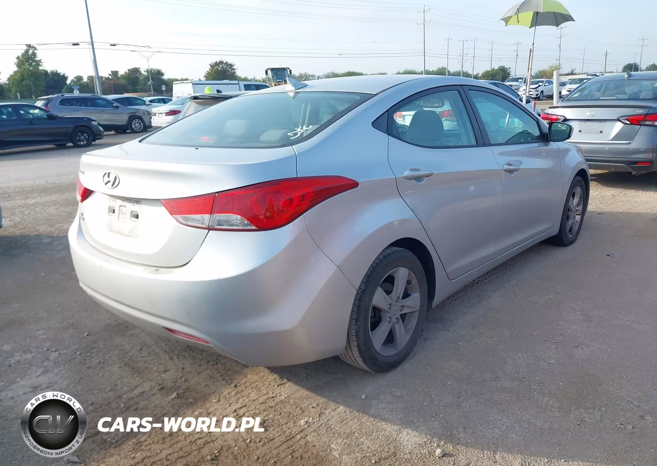 2013 Hyundai Elantra Gls VIN:KMHDH4AE4DU640296 - 4
