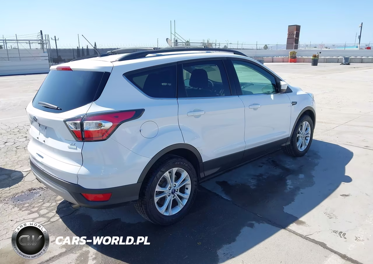 2017 Ford Escape Se VIN:1FMCU0GD8HUA32477 - 4