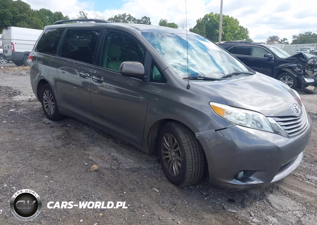2014 Toyota Sienna Xle V6 8 Passenger