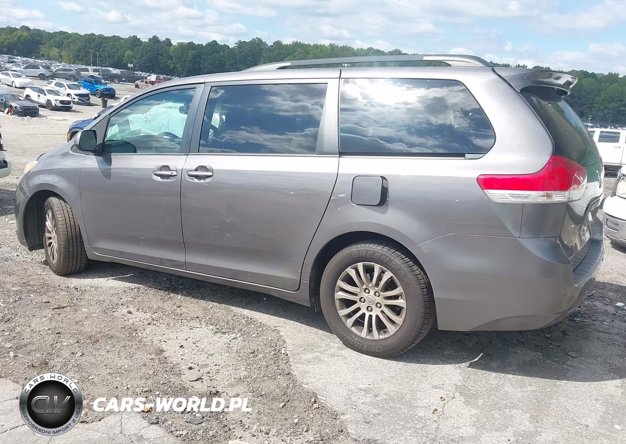 2014 Toyota Sienna Xle V6 8 Passenger VIN:5TDYK3DC4ES469566 - 17