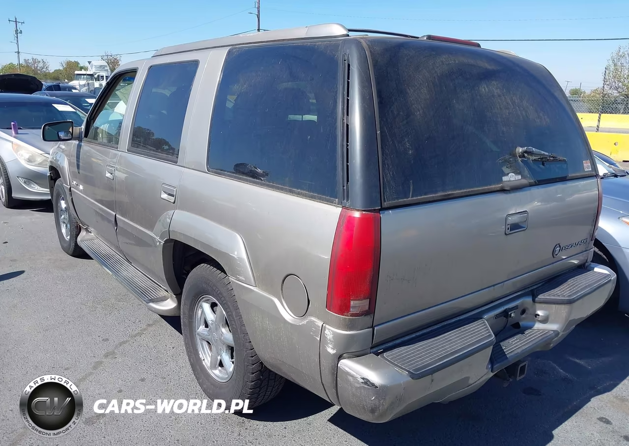 2000 Cadillac Escalade Standard VIN:1GYEK13R7YR113641 - 3