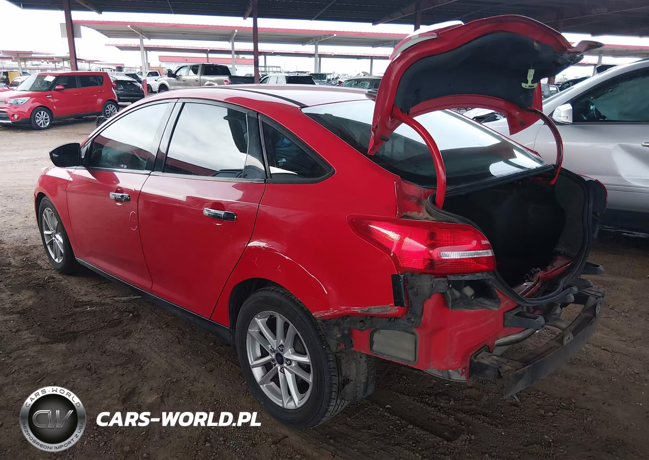 2015 Ford Focus Se VIN:1FADP3F29FL307686 - 3