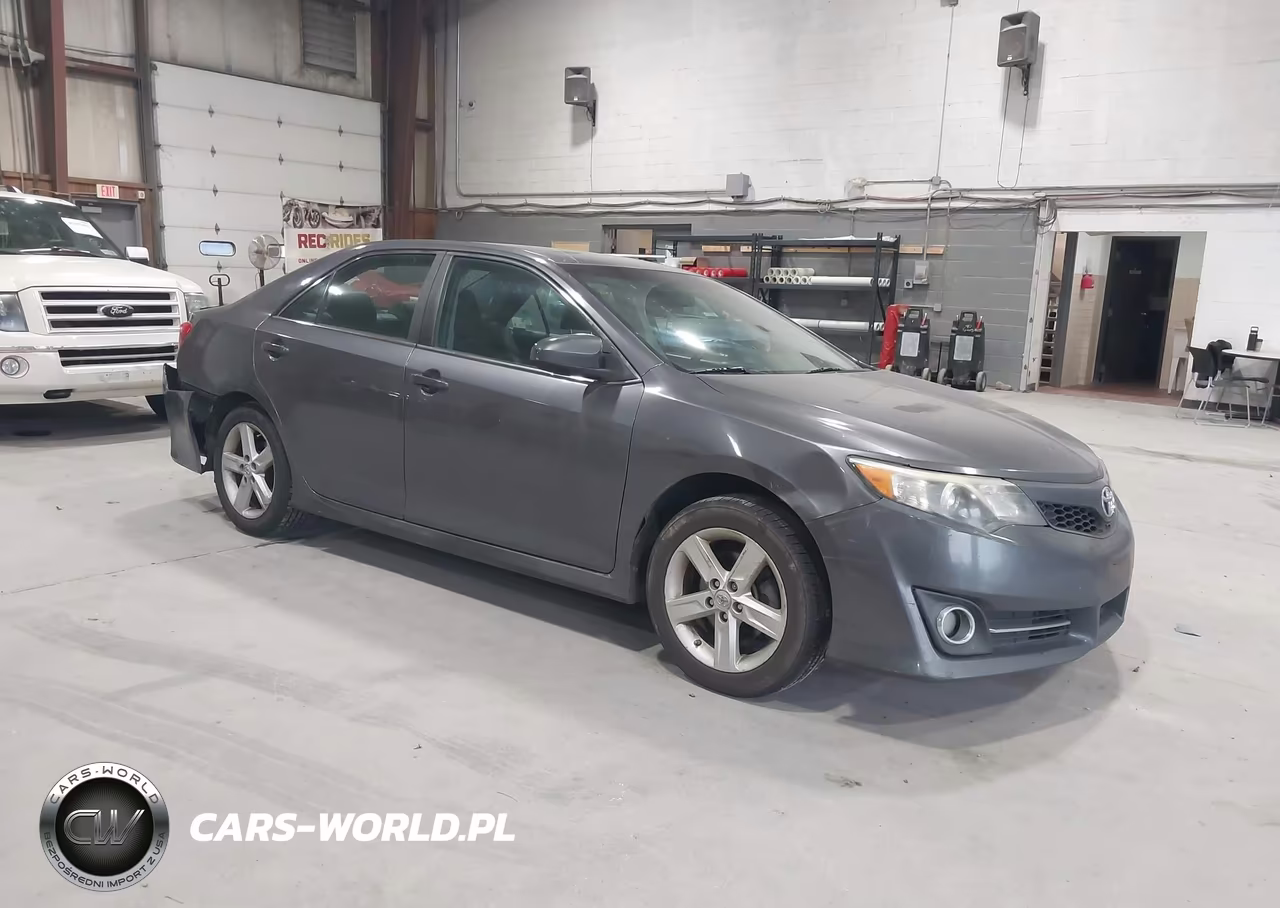 2014 Toyota Camry Se – zdjęcie 1 z 16