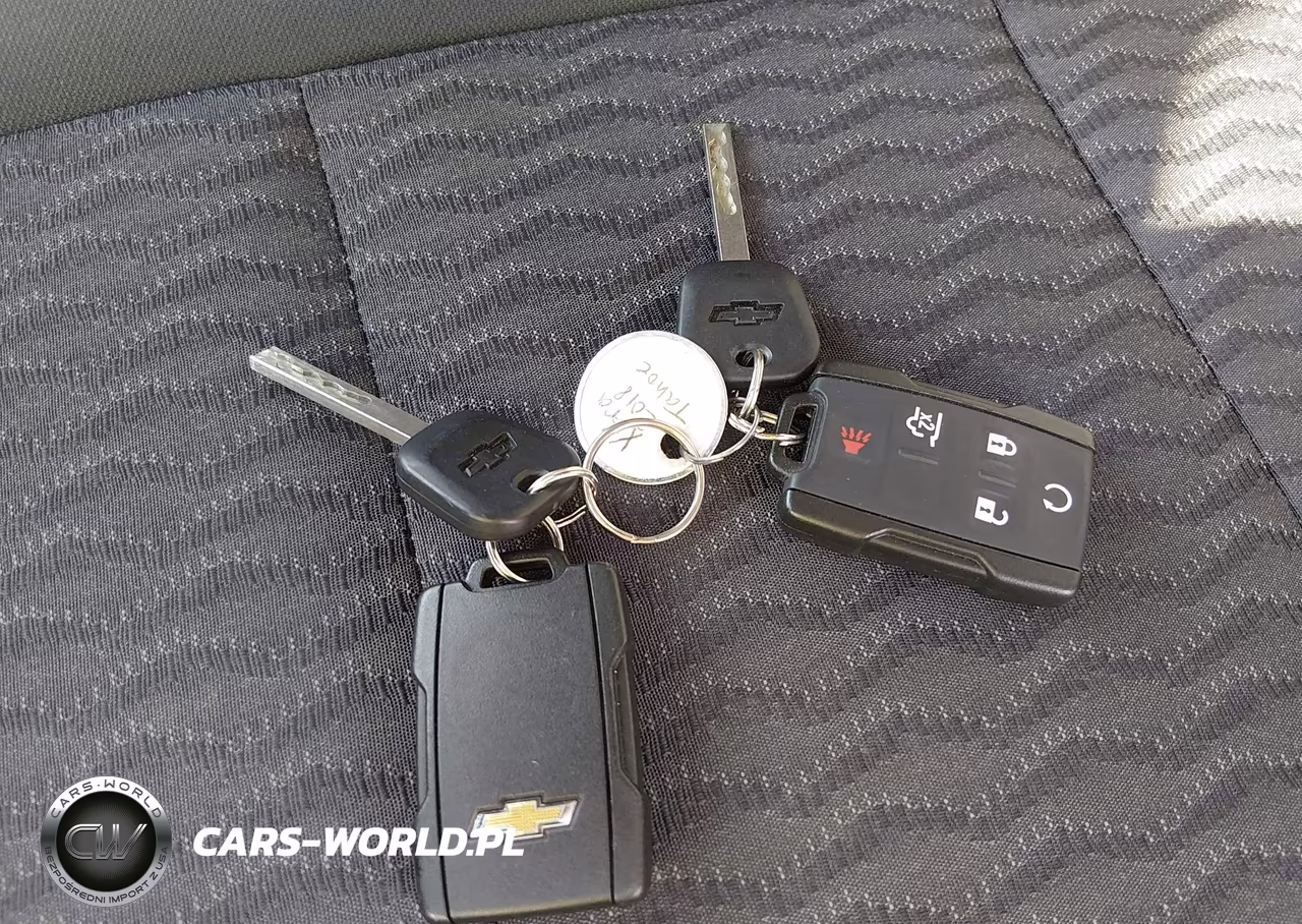 2018 Chevrolet Tahoe Ls VIN:1GNSCAKC8JR350722 - 11