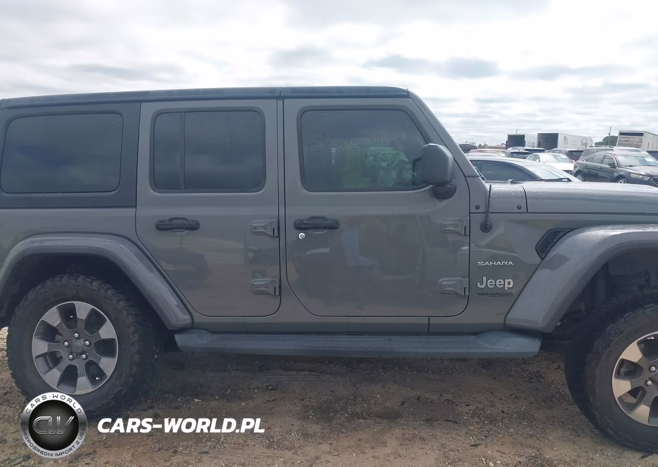 2018 Jeep Wrangler Unlimited Sahara 4X4 VIN:1C4HJXEN2JW215939 - 13