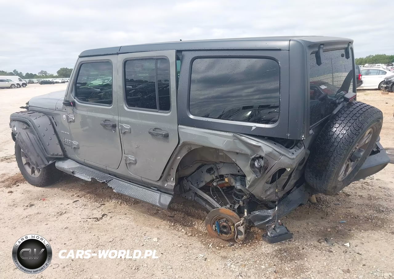 2018 Jeep Wrangler Unlimited Sahara 4X4 VIN:1C4HJXEN2JW215939 - 3