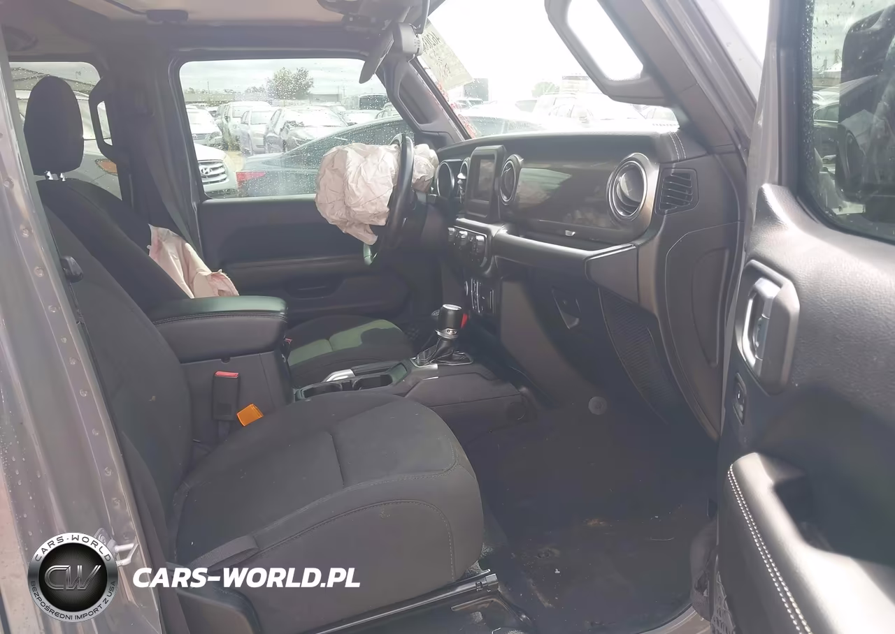 2018 Jeep Wrangler Unlimited Sahara 4X4 VIN:1C4HJXEN2JW215939 - 5