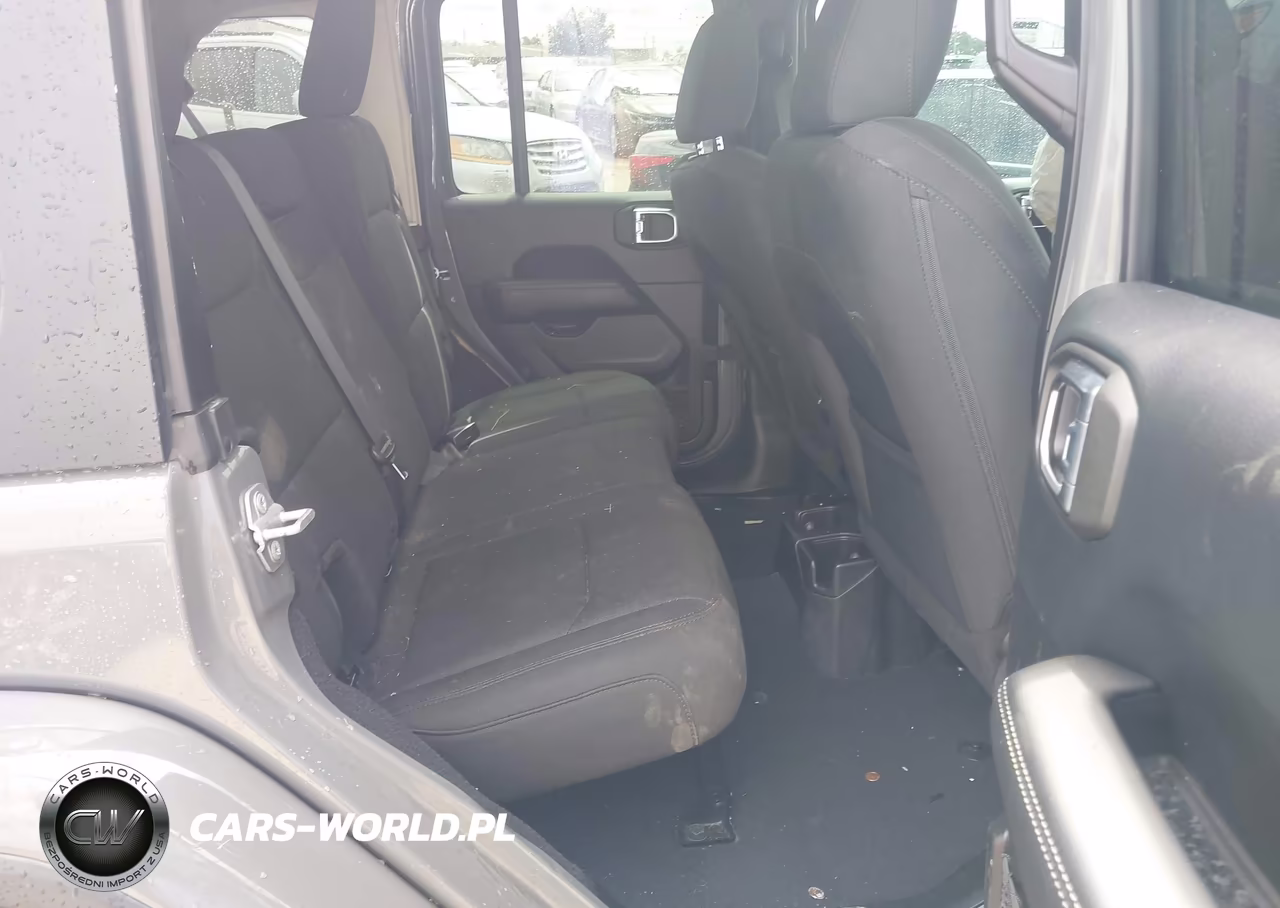 2018 Jeep Wrangler Unlimited Sahara 4X4 VIN:1C4HJXEN2JW215939 - 8