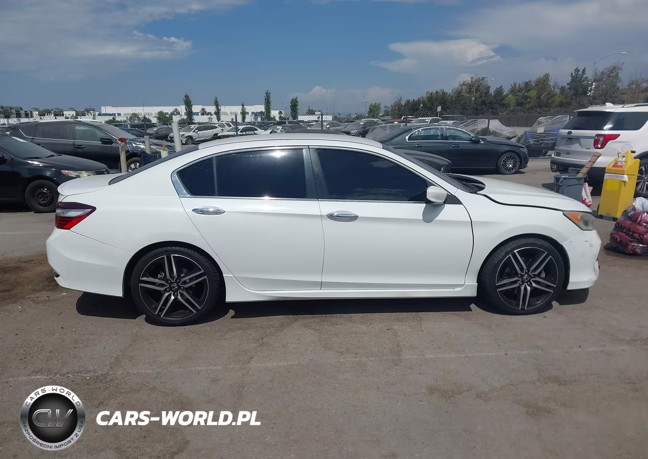 2017 Honda Accord Sport VIN:1HGCR2F59HA112059 - 16