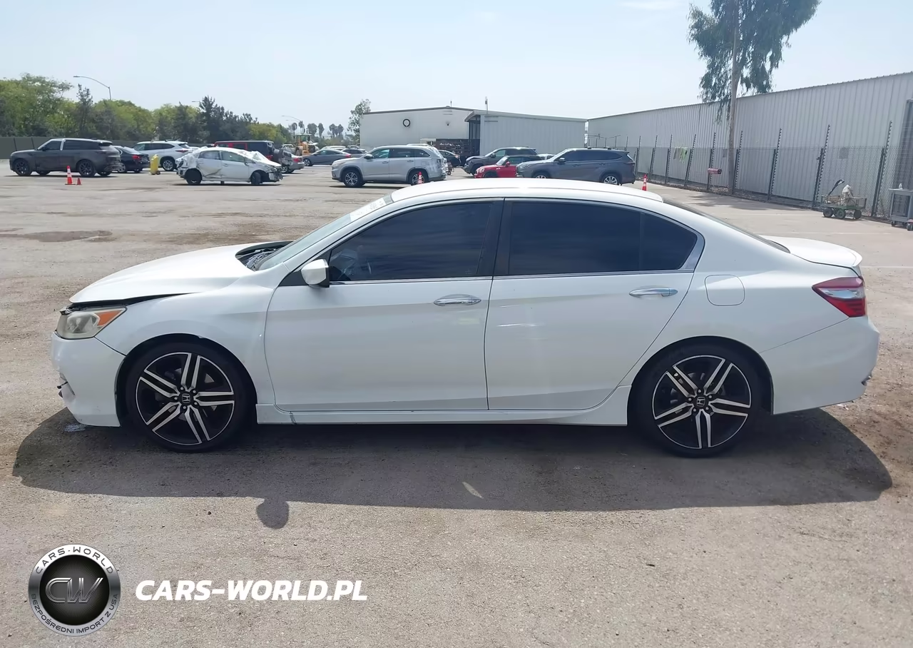 2017 Honda Accord Sport VIN:1HGCR2F59HA112059 - 17