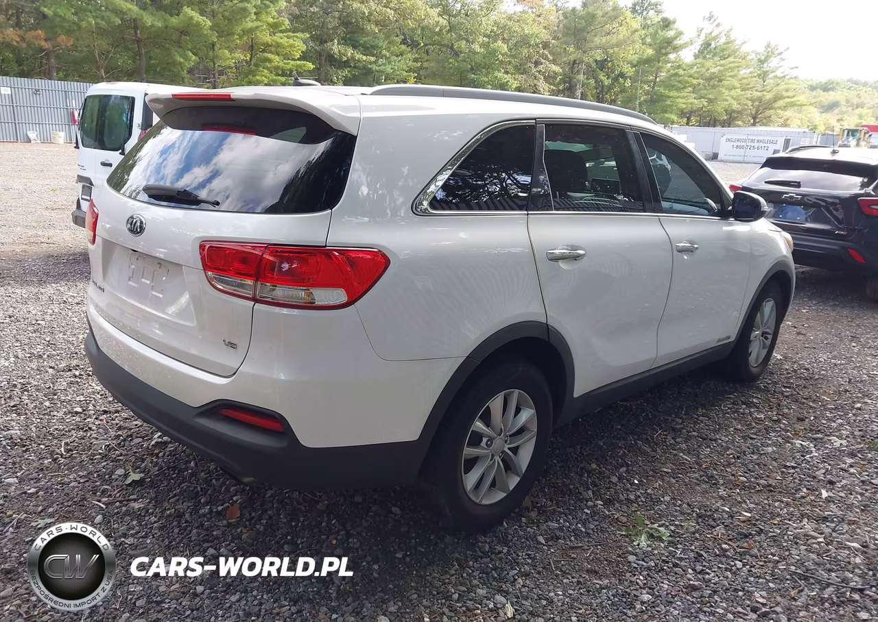 2017 Kia Sorento 3.3L Lx VIN:5XYPGDA52HG280666 - 4