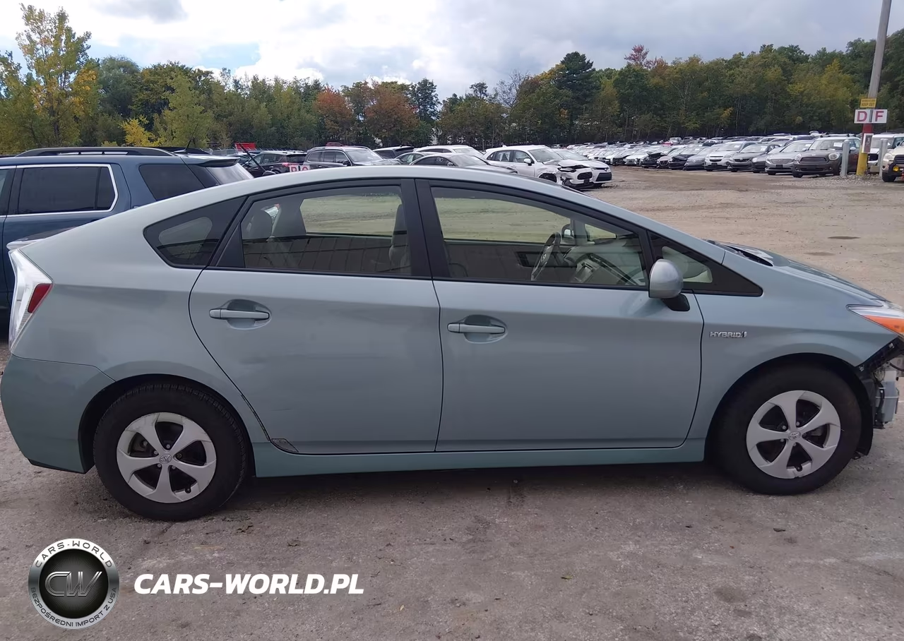 2014 Toyota Prius Two VIN:JTDKN3DU6E1785182 - 13