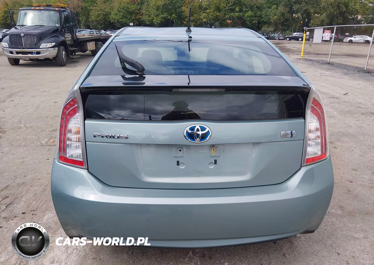2014 Toyota Prius Two VIN:JTDKN3DU6E1785182 - 16