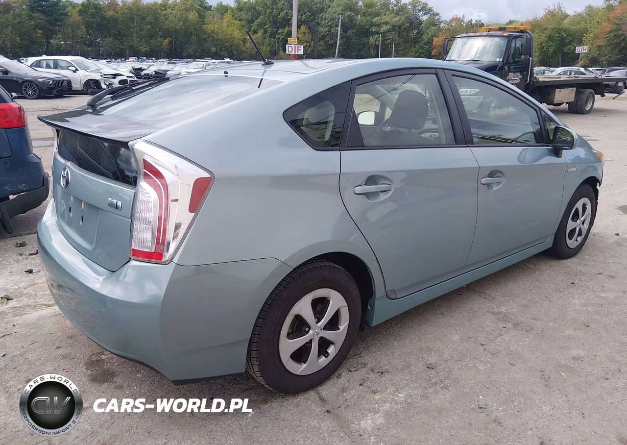 2014 Toyota Prius Two VIN:JTDKN3DU6E1785182 - 4