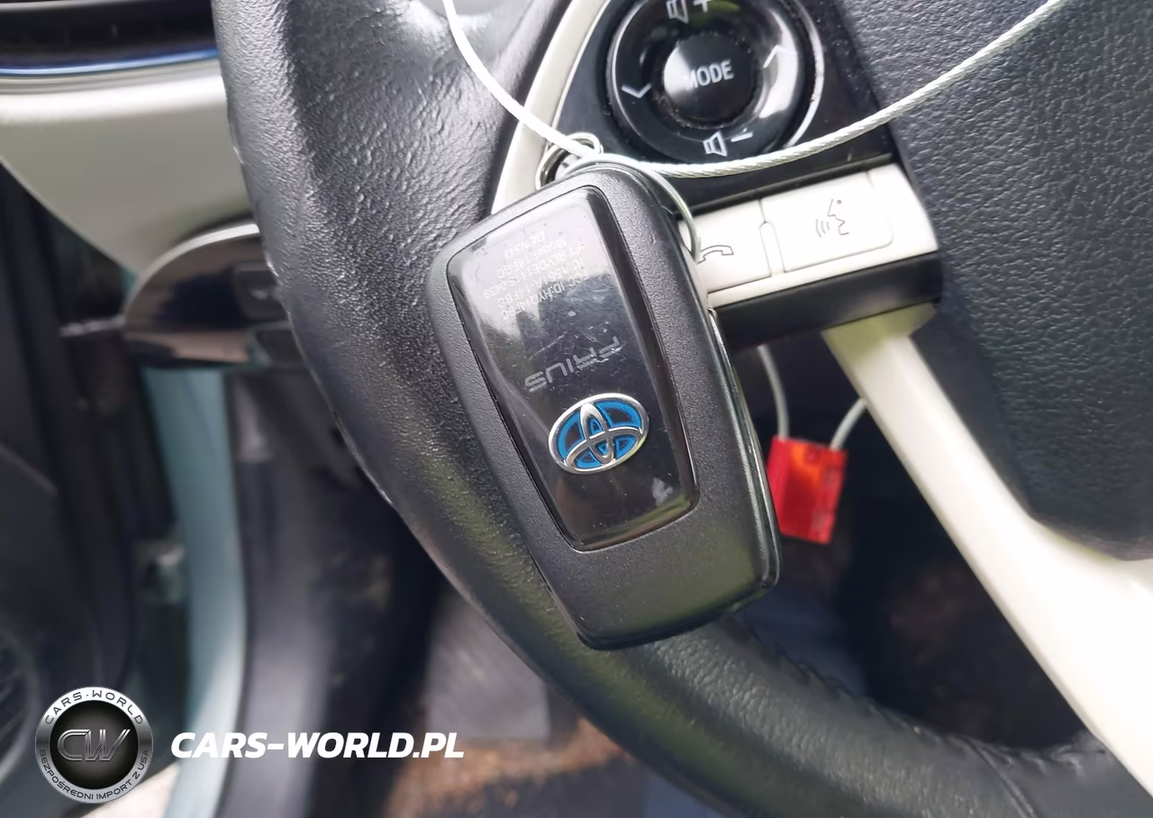 2016 Toyota Prius Three Touring VIN:JTDKARFU3G3512414 - 11