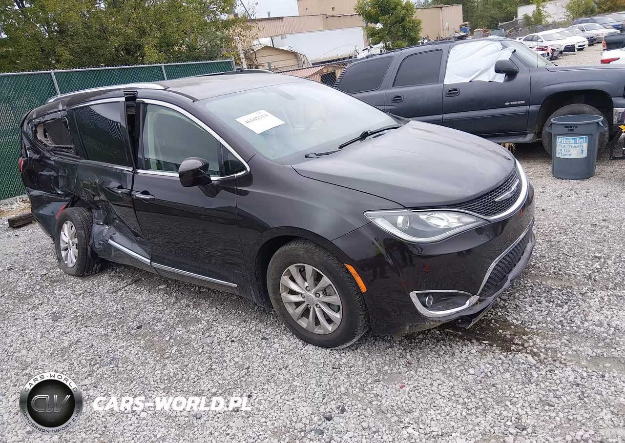 2018 Chrysler Pacifica Touring L VIN:2C4RC1BGXJR309528 - 1