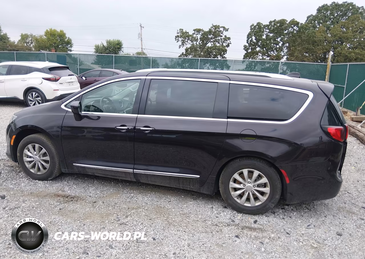 2018 Chrysler Pacifica Touring L VIN:2C4RC1BGXJR309528 - 13