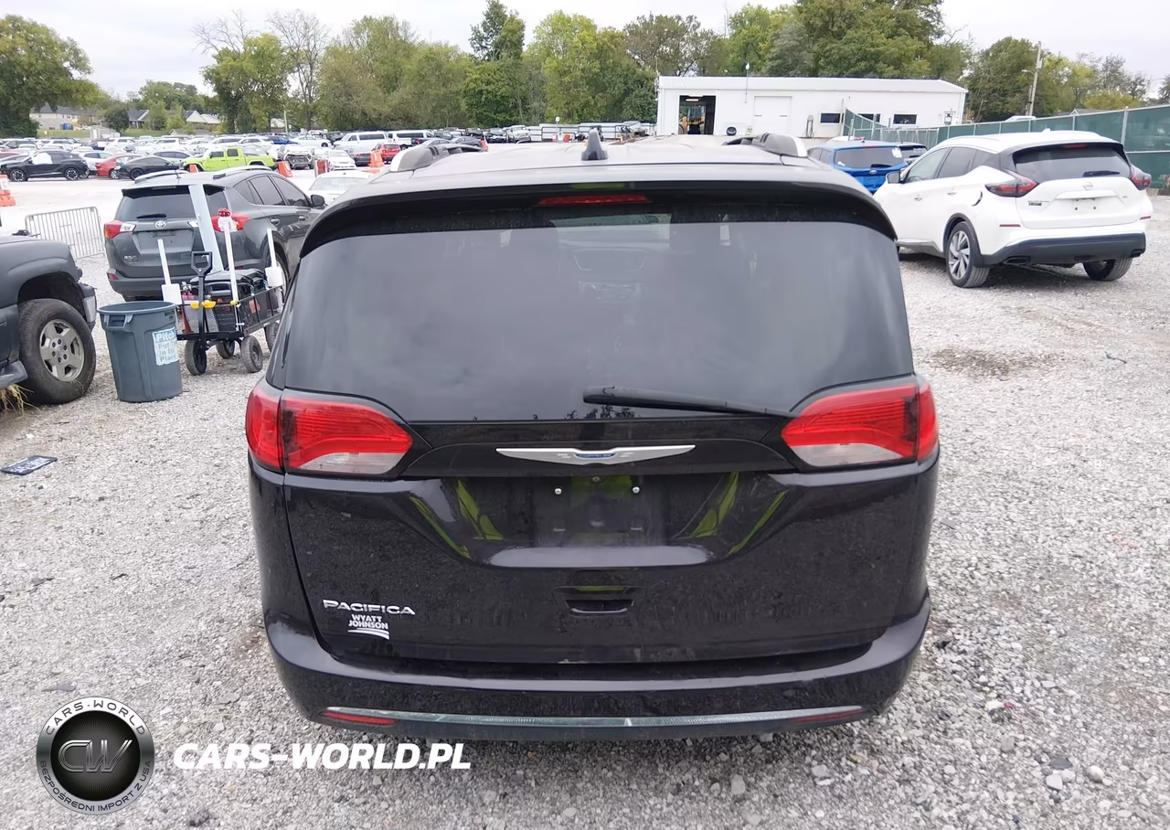 2018 Chrysler Pacifica Touring L VIN:2C4RC1BGXJR309528 - 15