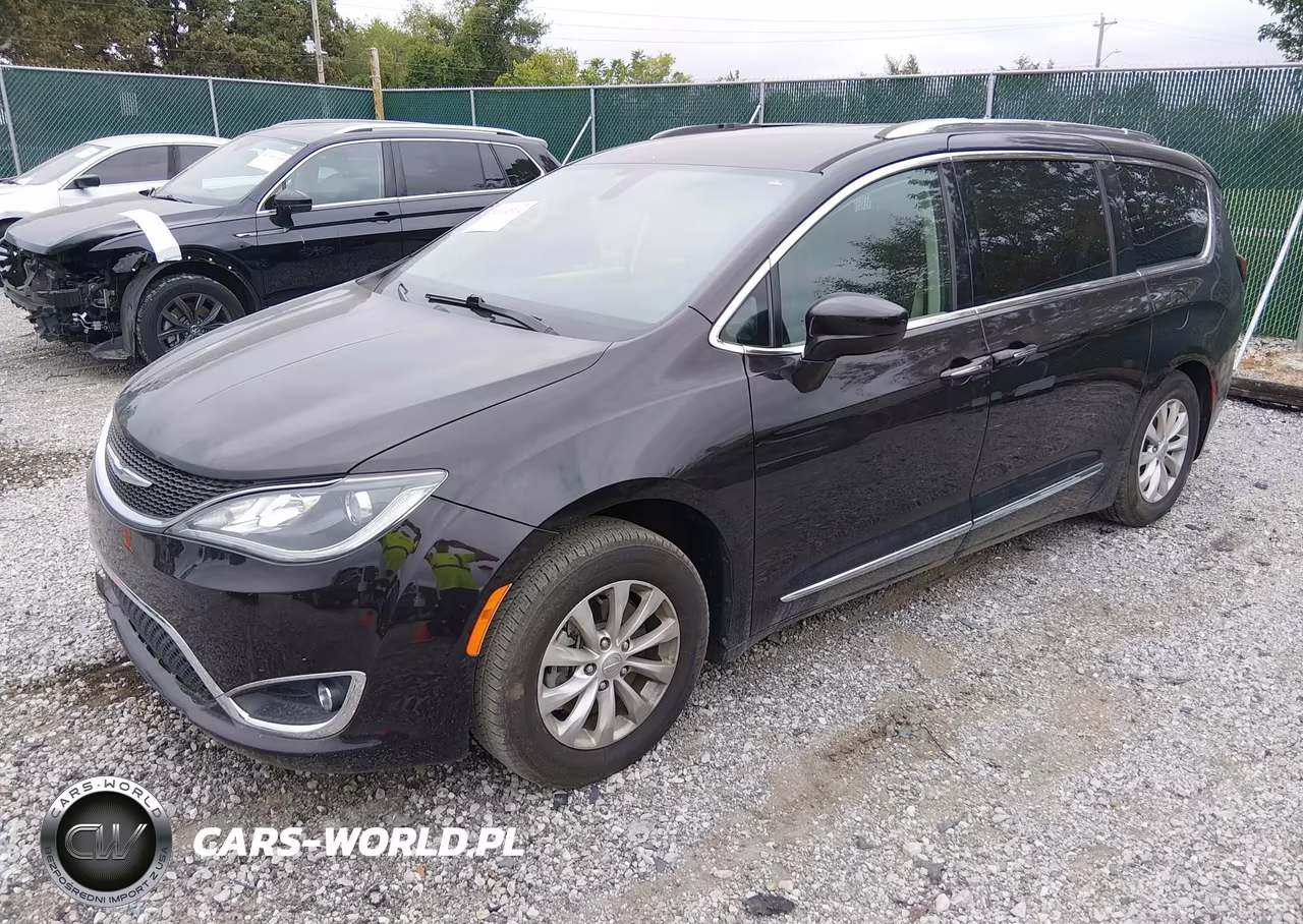 2018 Chrysler Pacifica Touring L VIN:2C4RC1BGXJR309528 - 2