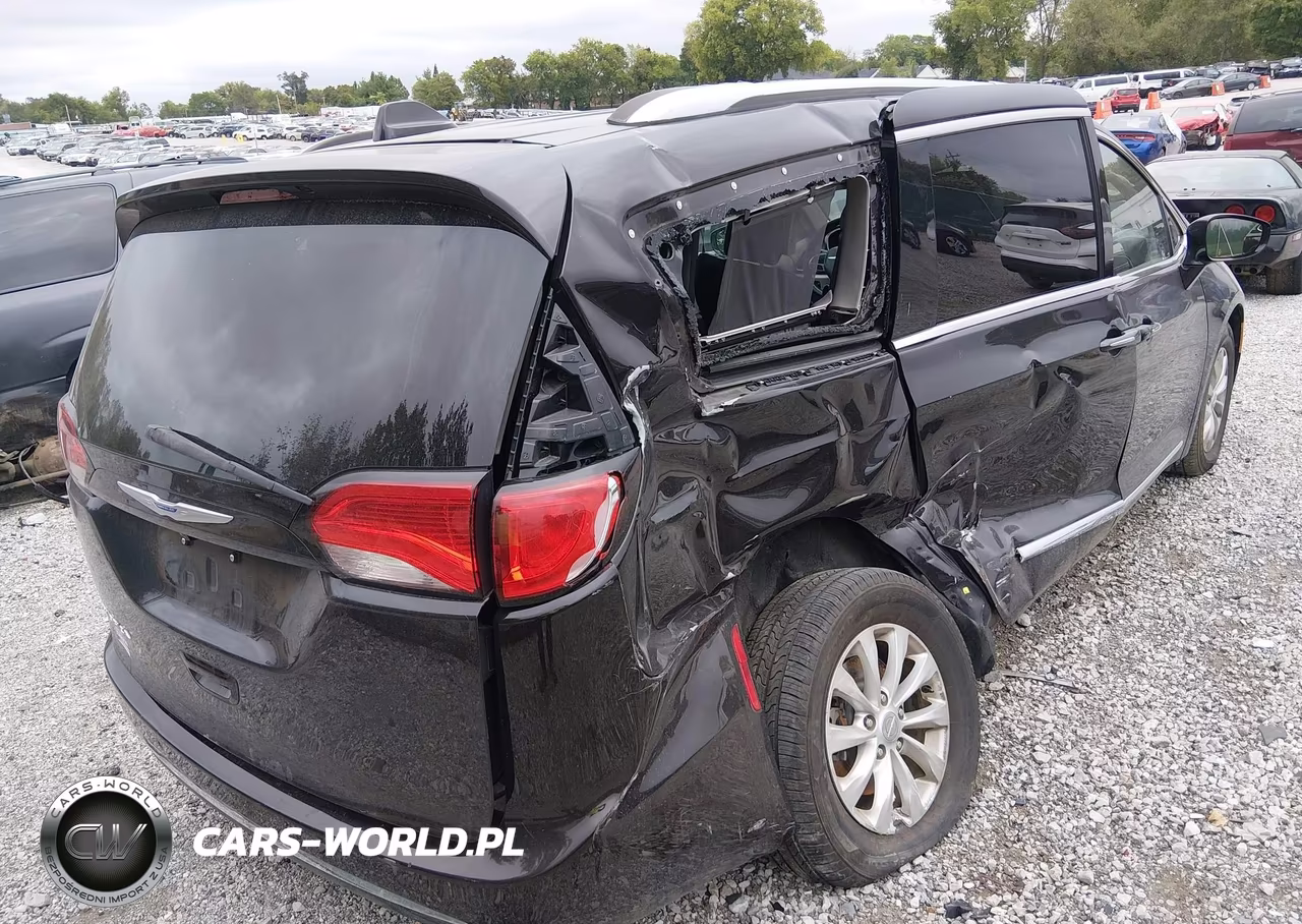 2018 Chrysler Pacifica Touring L VIN:2C4RC1BGXJR309528 - 20
