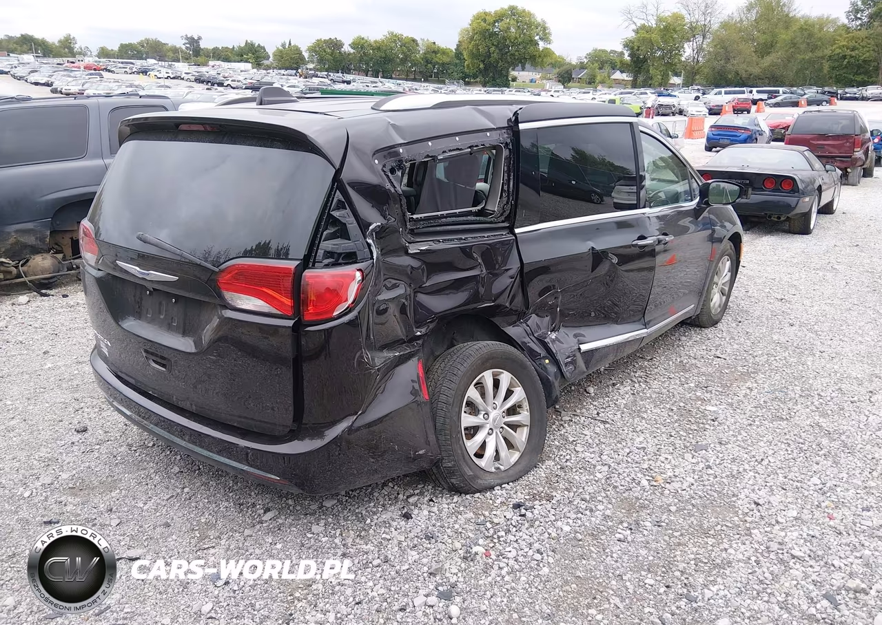 2018 Chrysler Pacifica Touring L VIN:2C4RC1BGXJR309528 - 4