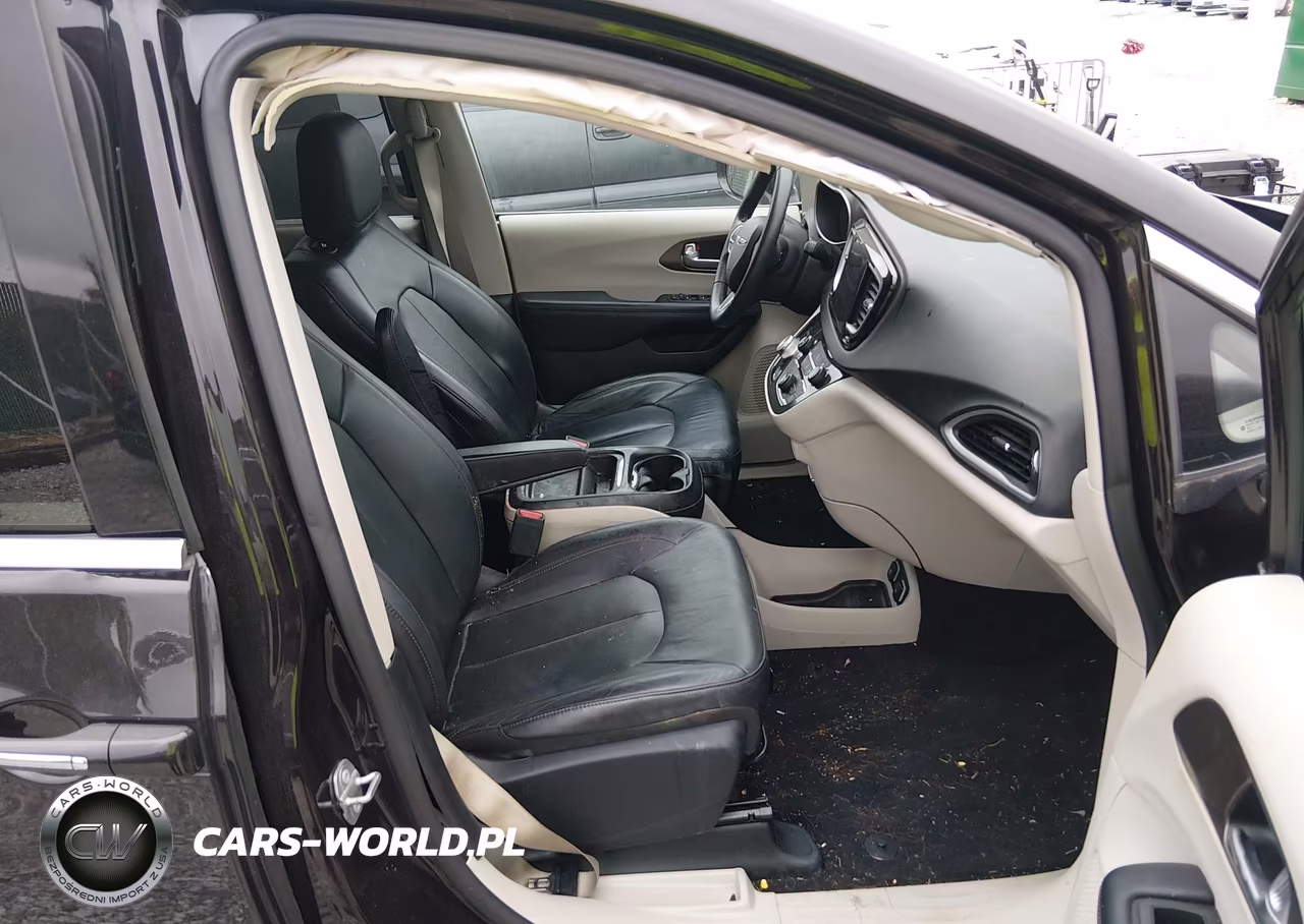 2018 Chrysler Pacifica Touring L VIN:2C4RC1BGXJR309528 - 5