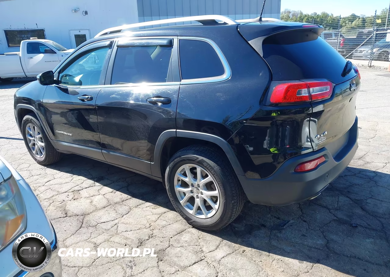 2017 Jeep Cherokee Latitude 4X4 VIN:1C4PJMCB2HW519883 - 3