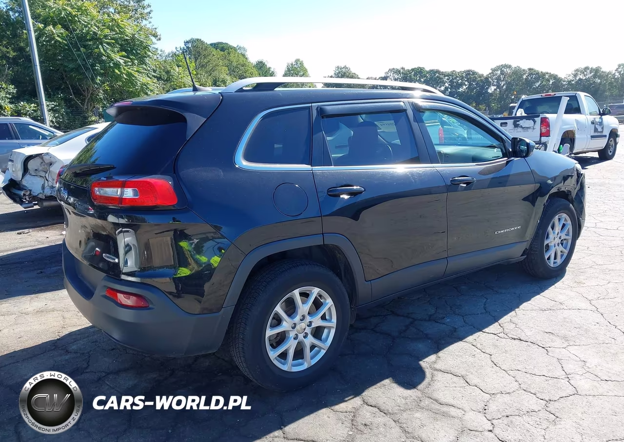 2017 Jeep Cherokee Latitude 4X4 VIN:1C4PJMCB2HW519883 - 4