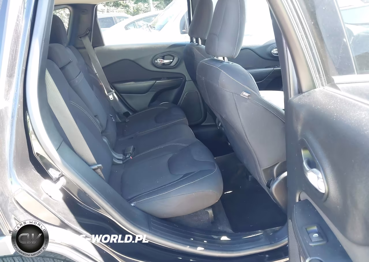 2017 Jeep Cherokee Latitude 4X4 VIN:1C4PJMCB2HW519883 - 8