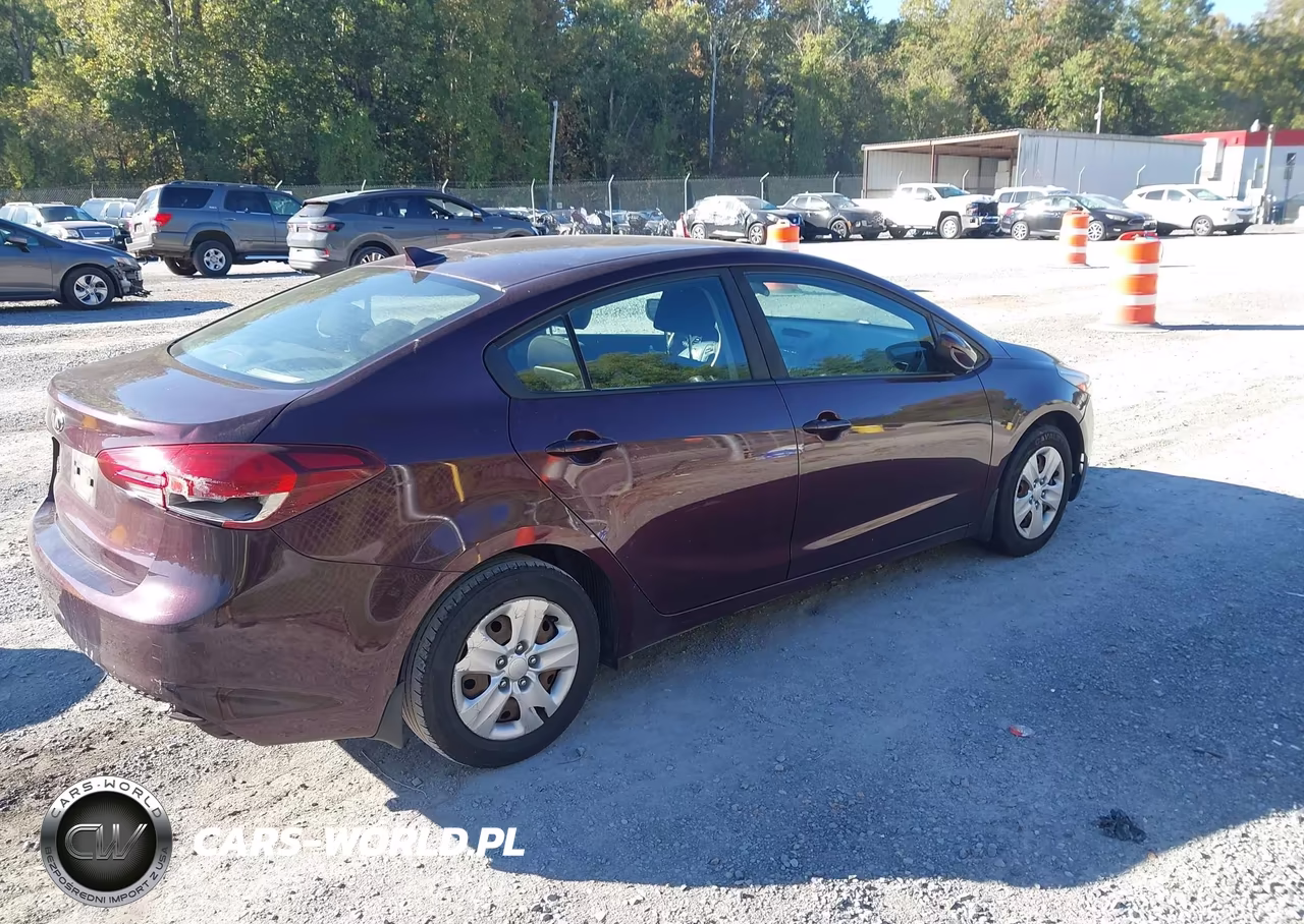 2018 Kia Forte Lx VIN:3KPFK4A78JE167352 - 4