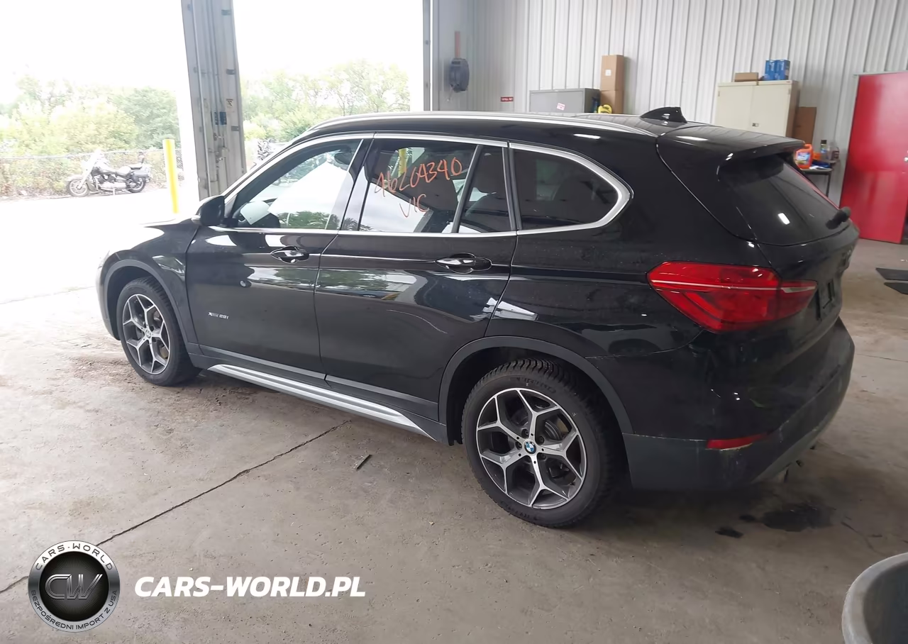 2018 BMW X1 xDrive28I VIN:WBXHT3C32J5K27697 - 3